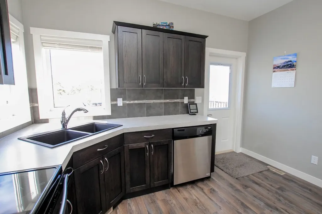 30 Henderson Crescent Penhold AB T0M 1R0