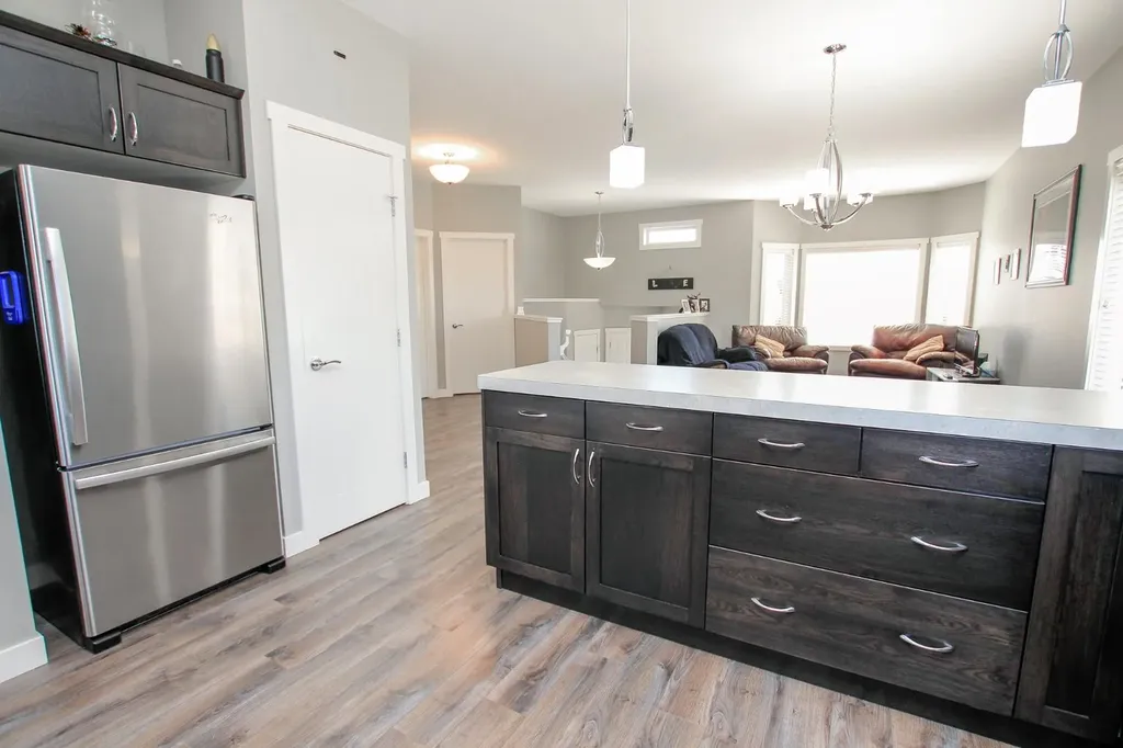 30 Henderson Crescent Penhold AB T0M 1R0