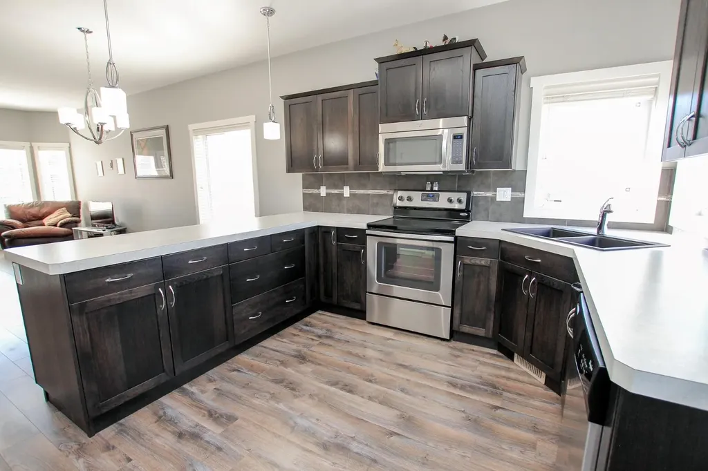 30 Henderson Crescent Penhold AB T0M 1R0
