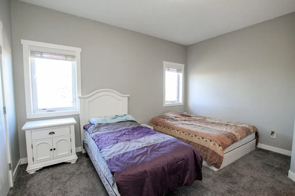 30 Henderson Crescent Penhold AB T0M 1R0