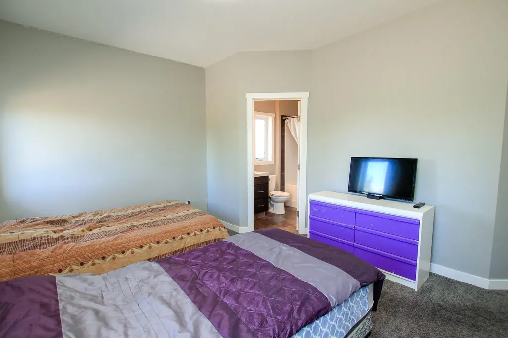 30 Henderson Crescent Penhold AB T0M 1R0