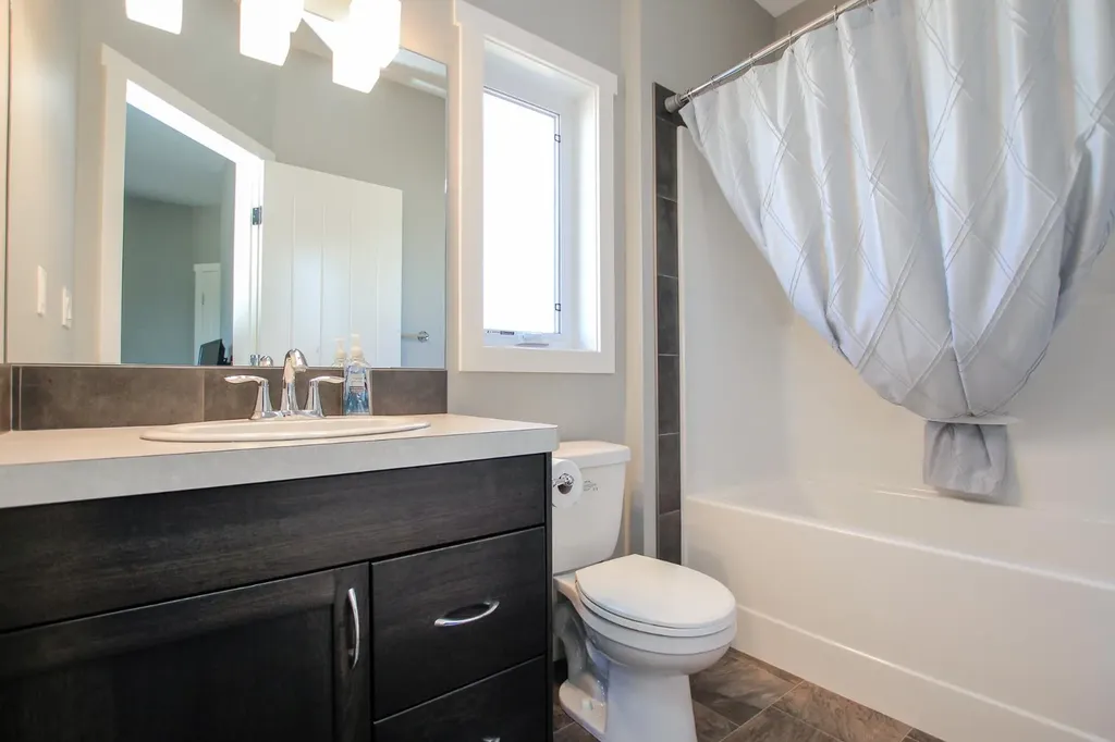 30 Henderson Crescent Penhold AB T0M 1R0