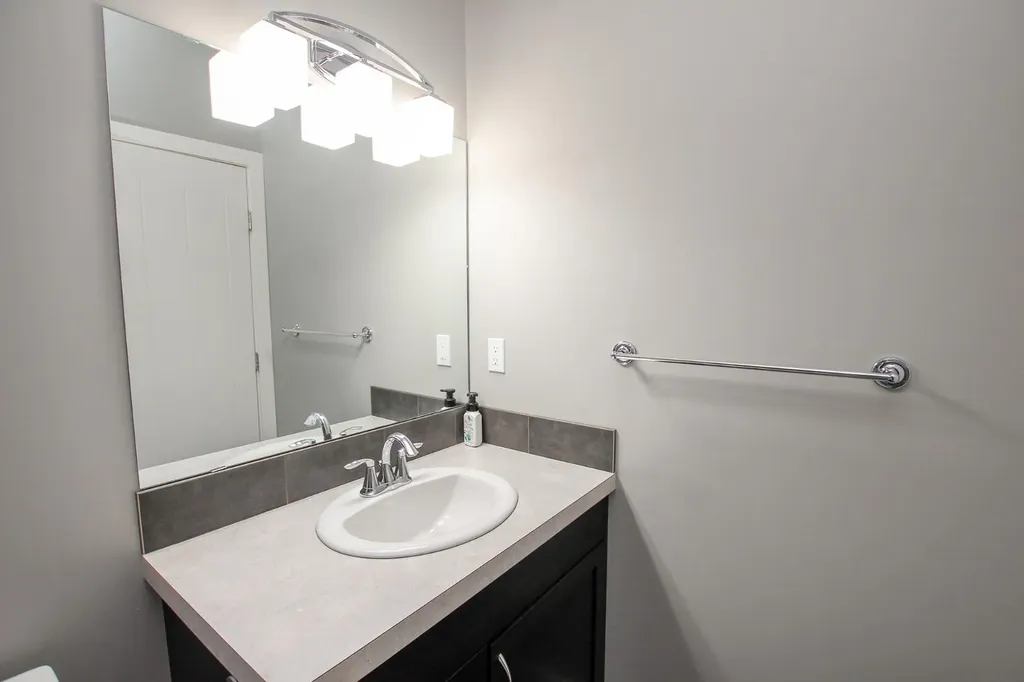 30 Henderson Crescent Penhold AB T0M 1R0