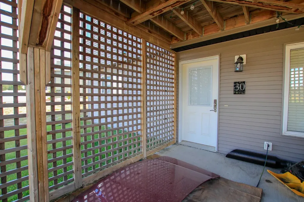 30 Henderson Crescent Penhold AB T0M 1R0