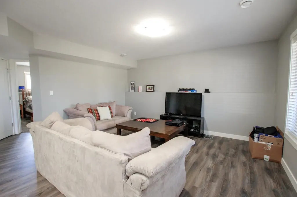 30 Henderson Crescent Penhold AB T0M 1R0