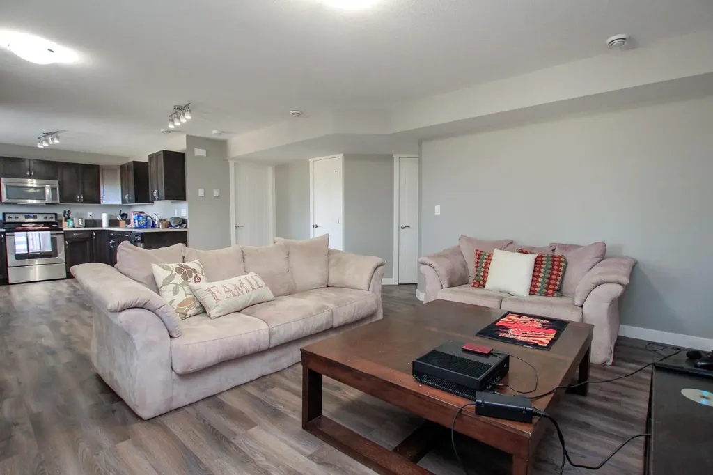 30 Henderson Crescent Penhold AB T0M 1R0