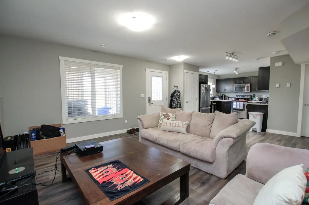 30 Henderson Crescent Penhold AB T0M 1R0