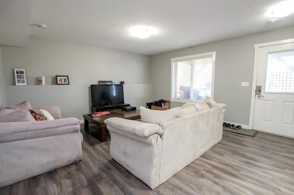 30 Henderson Crescent Penhold AB T0M 1R0