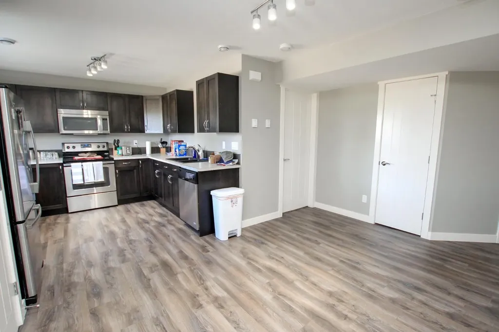 30 Henderson Crescent Penhold AB T0M 1R0