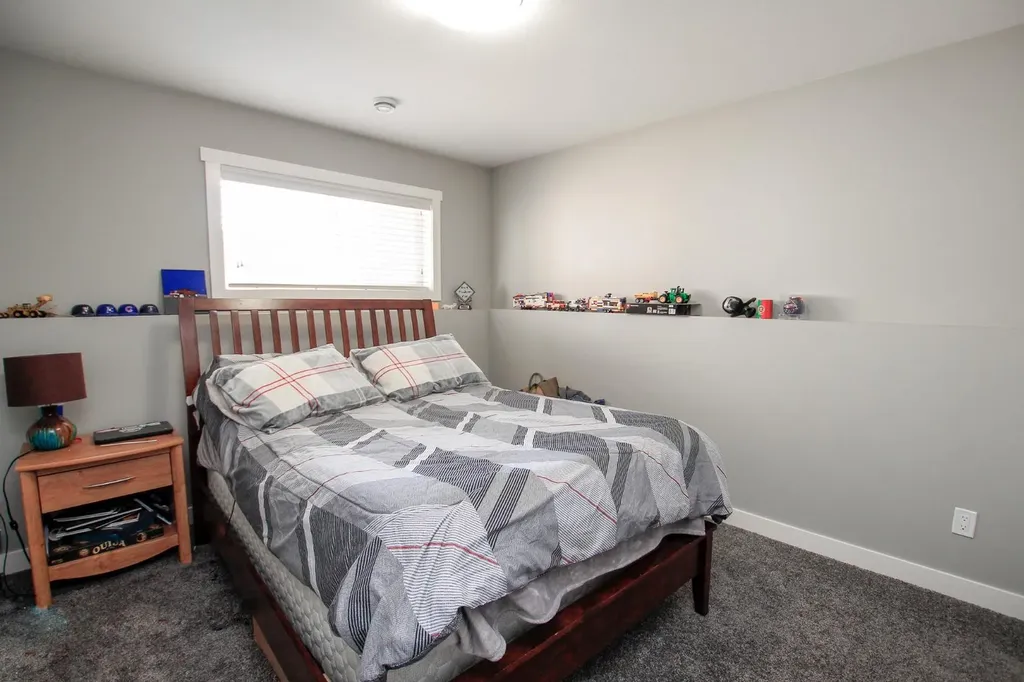30 Henderson Crescent Penhold AB T0M 1R0