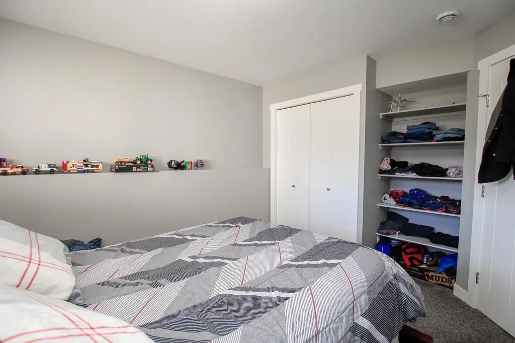 30 Henderson Crescent Penhold AB T0M 1R0