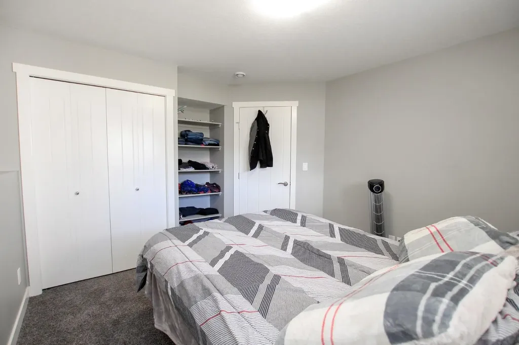 30 Henderson Crescent Penhold AB T0M 1R0