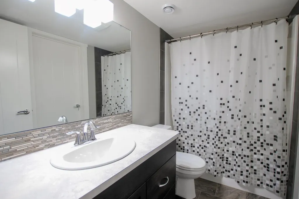 30 Henderson Crescent Penhold AB T0M 1R0