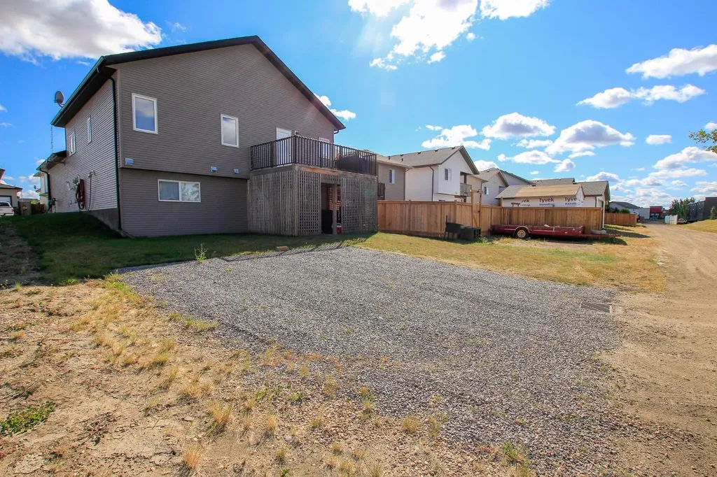 30 Henderson Crescent Penhold AB T0M 1R0