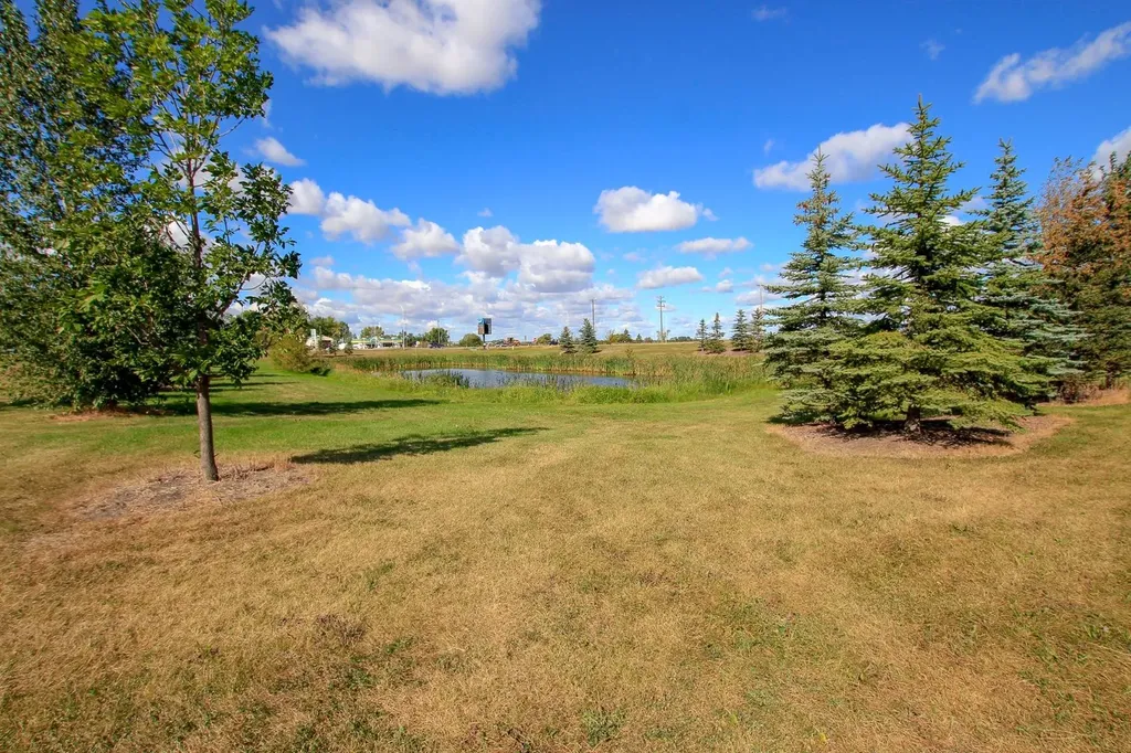 30 Henderson Crescent Penhold AB T0M 1R0