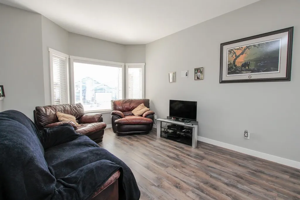 30 Henderson Crescent Penhold AB T0M 1R0