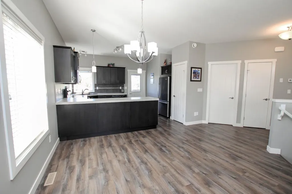 30 Henderson Crescent Penhold AB T0M 1R0