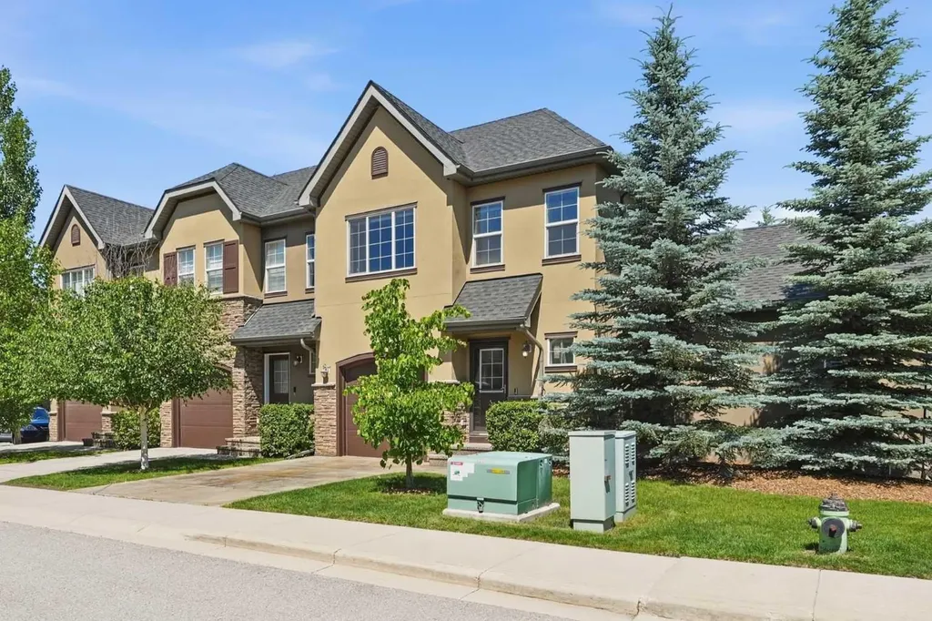 431 Quarry Villas SE Calgary AB T2C 5K1