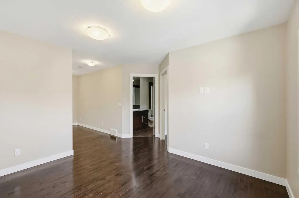 431 Quarry Villas SE Calgary AB T2C 5K1