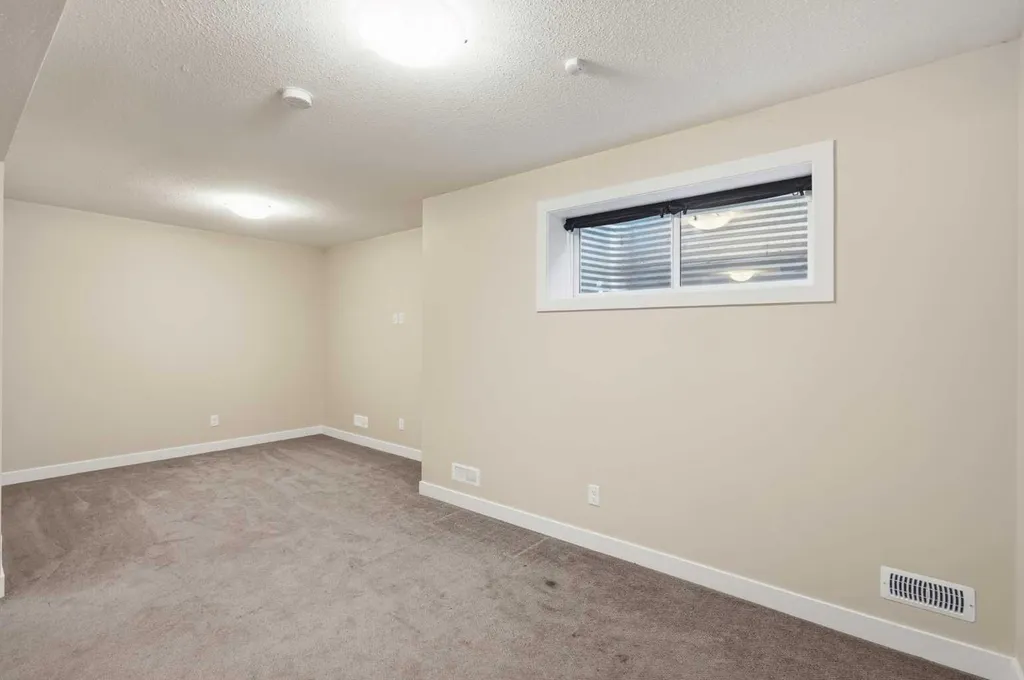 431 Quarry Villas SE Calgary AB T2C 5K1