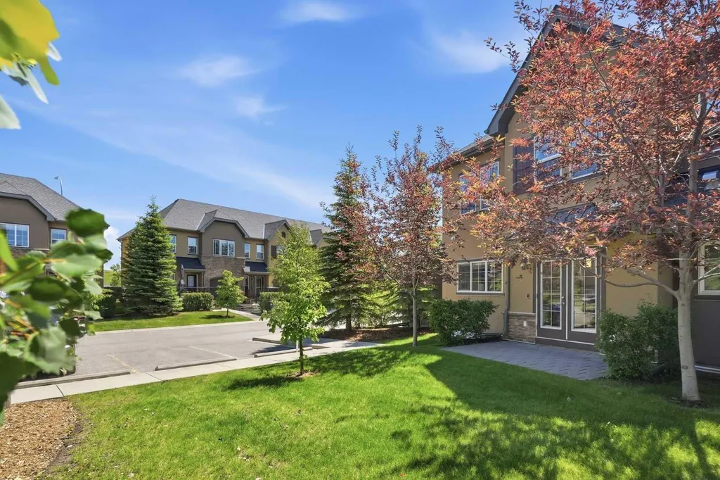 431 Quarry Villas SE Calgary AB T2C 5K1
