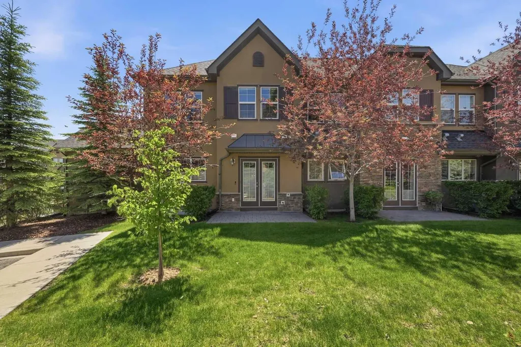 431 Quarry Villas SE Calgary AB T2C 5K1
