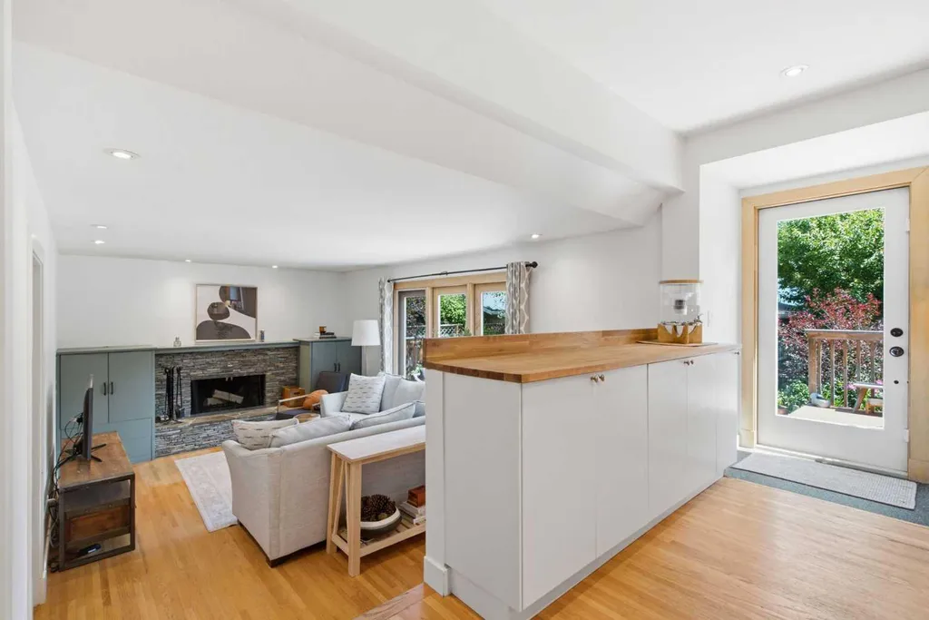 12412 Lake Christina Road SE Calgary AB T2J 3R8