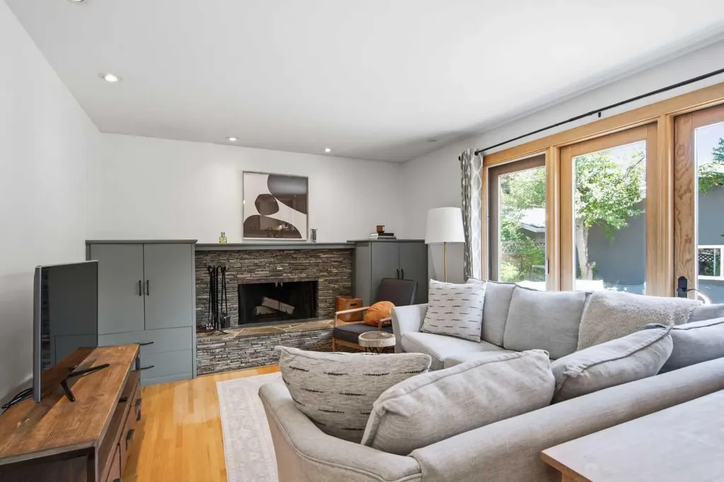 12412 Lake Christina Road SE Calgary AB T2J 3R8