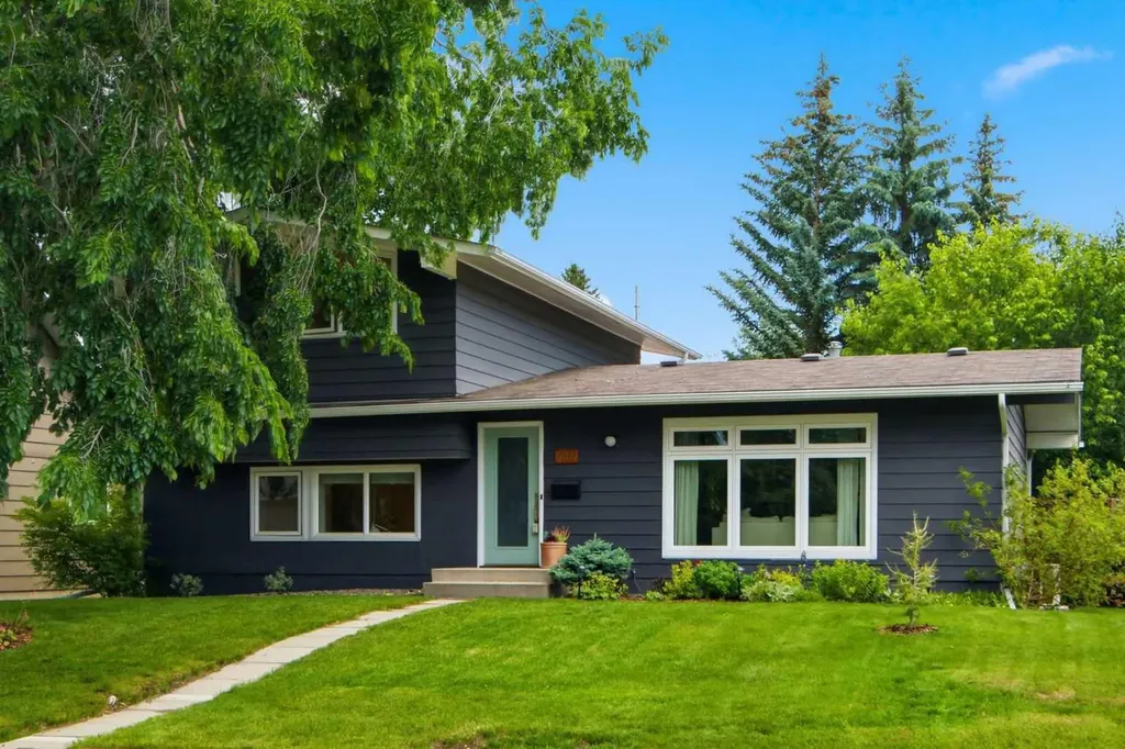 12412 Lake Christina Road SE Calgary AB T2J 3R8