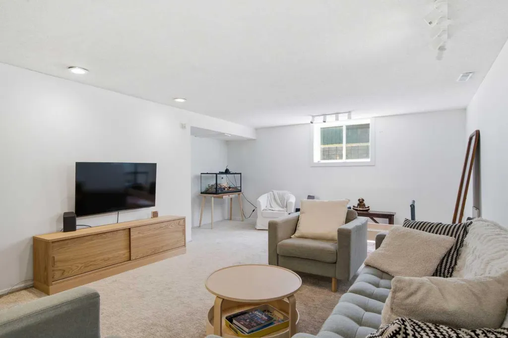 12412 Lake Christina Road SE Calgary AB T2J 3R8