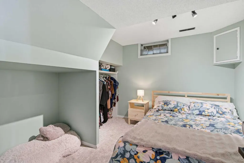 12412 Lake Christina Road SE Calgary AB T2J 3R8