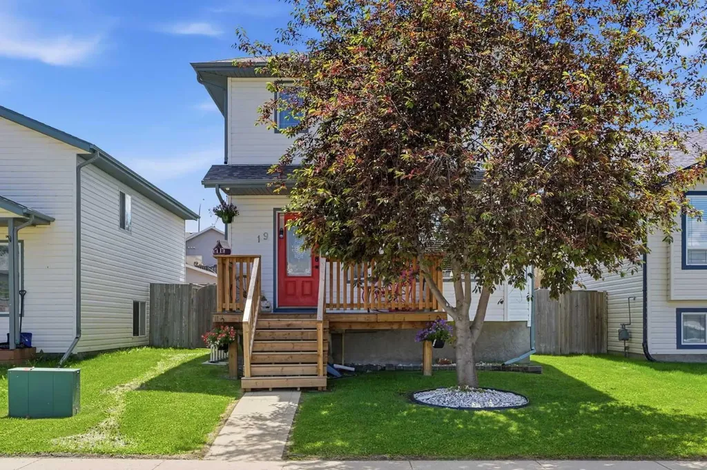 19 Fenwood Close Sylvan Lake AB T4S 2K4