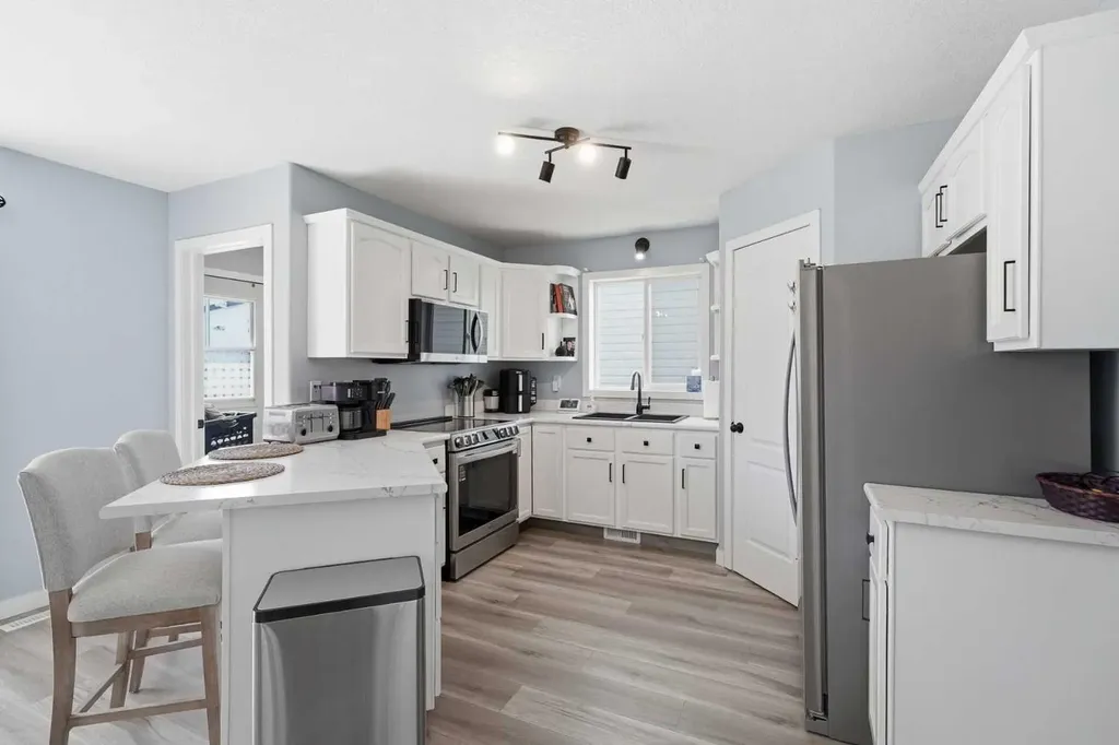 19 Fenwood Close Sylvan Lake AB T4S 2K4