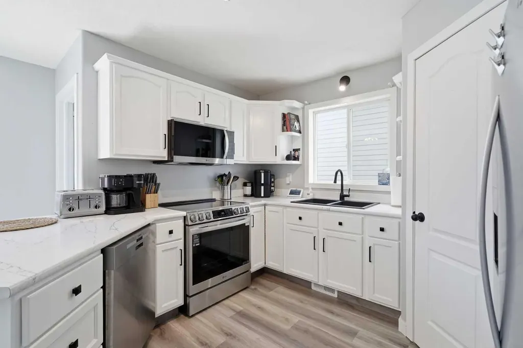19 Fenwood Close Sylvan Lake AB T4S 2K4