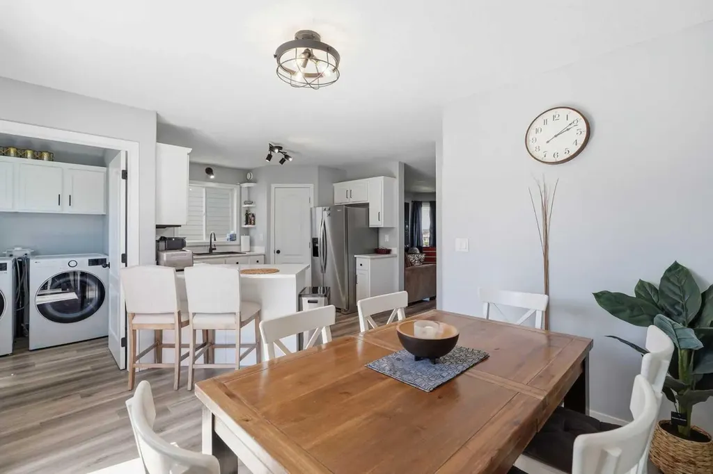 19 Fenwood Close Sylvan Lake AB T4S 2K4
