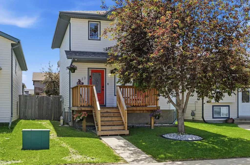 19 Fenwood Close Sylvan Lake AB T4S 2K4