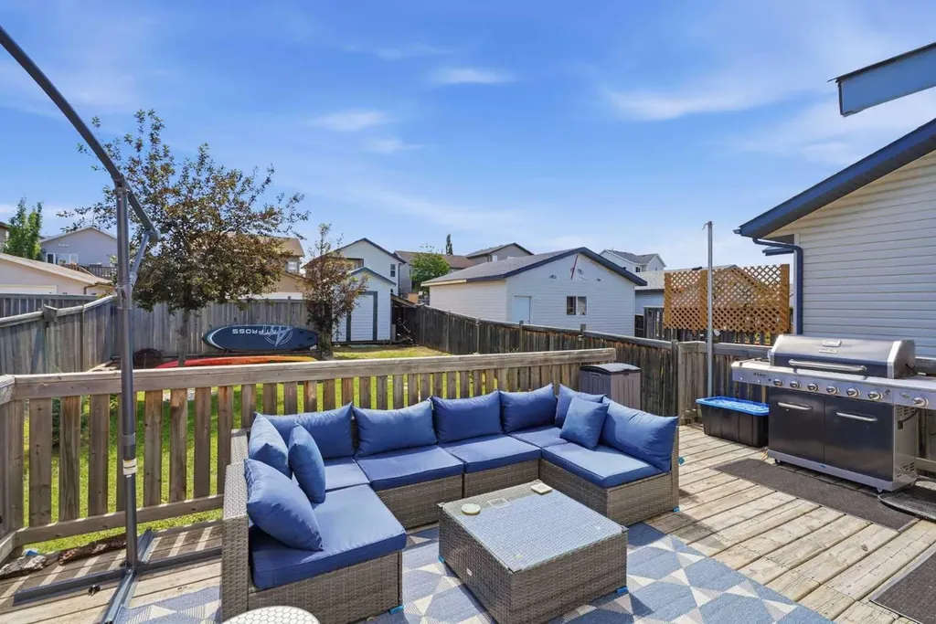 19 Fenwood Close Sylvan Lake AB T4S 2K4