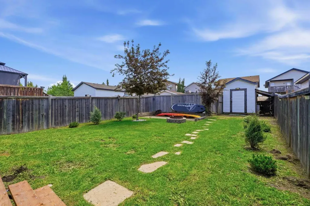 19 Fenwood Close Sylvan Lake AB T4S 2K4