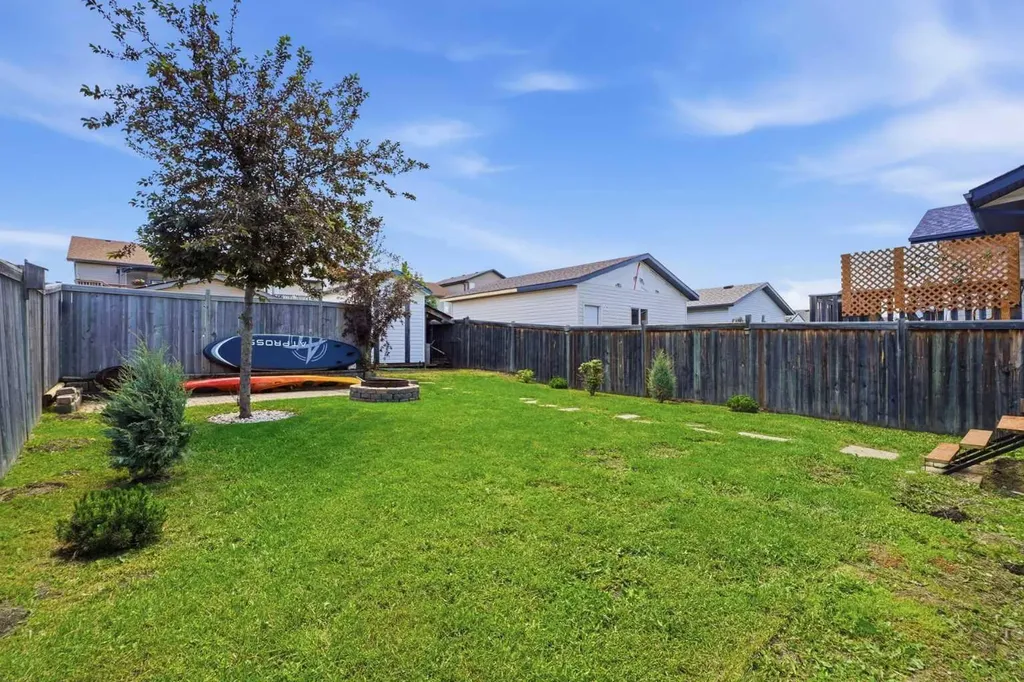19 Fenwood Close Sylvan Lake AB T4S 2K4