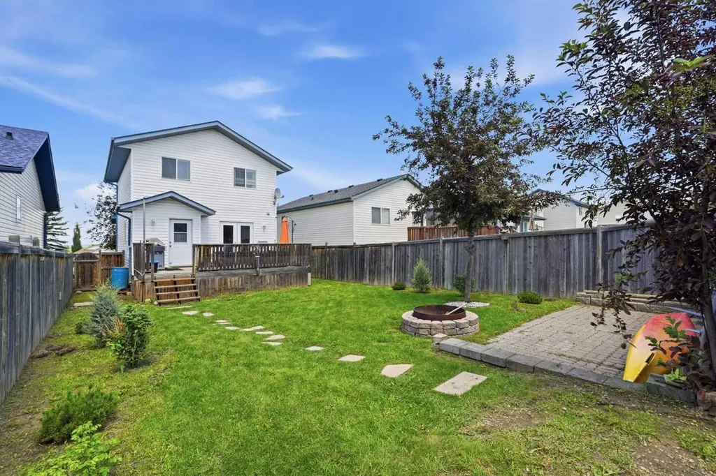 19 Fenwood Close Sylvan Lake AB T4S 2K4