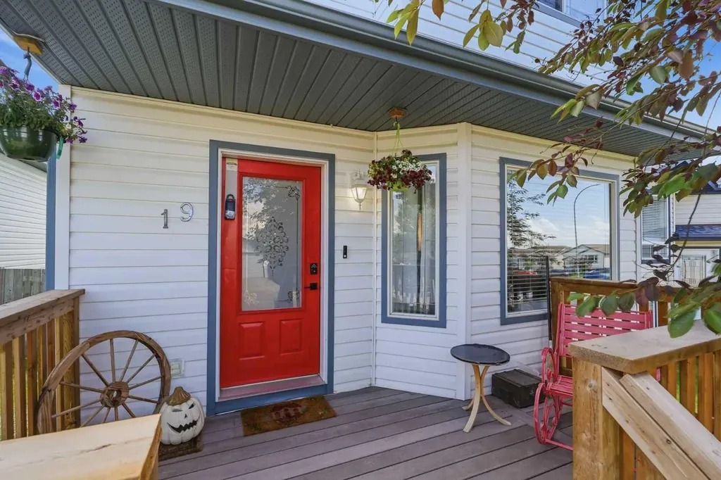 19 Fenwood Close Sylvan Lake AB T4S 2K4