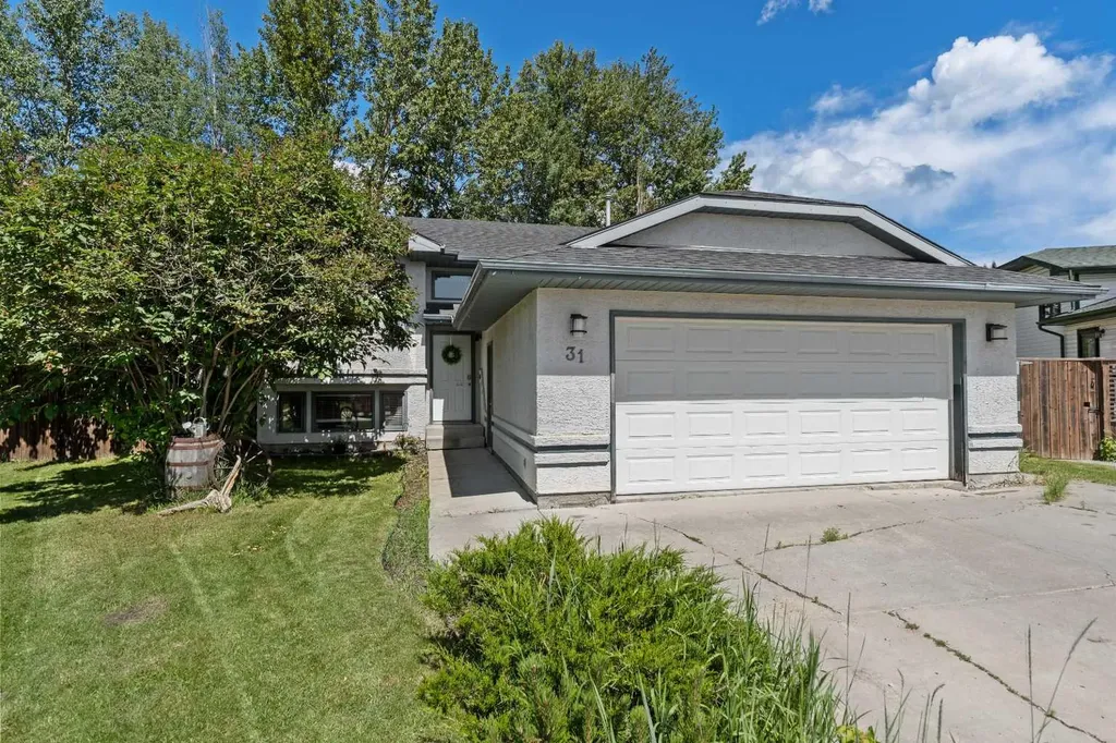 31 Steward Drive Whitecourt AB T7S 1R1