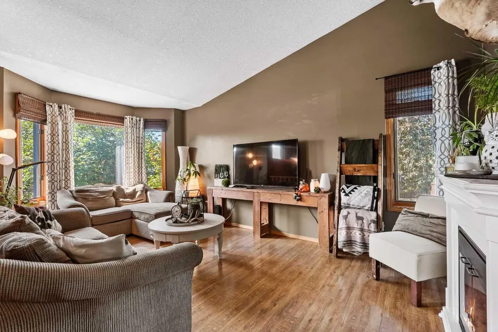 31 Steward Drive Whitecourt AB T7S 1R1