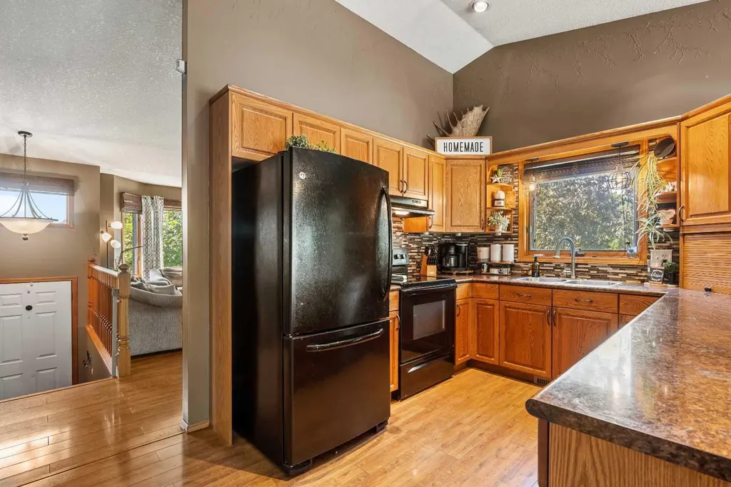 31 Steward Drive Whitecourt AB T7S 1R1