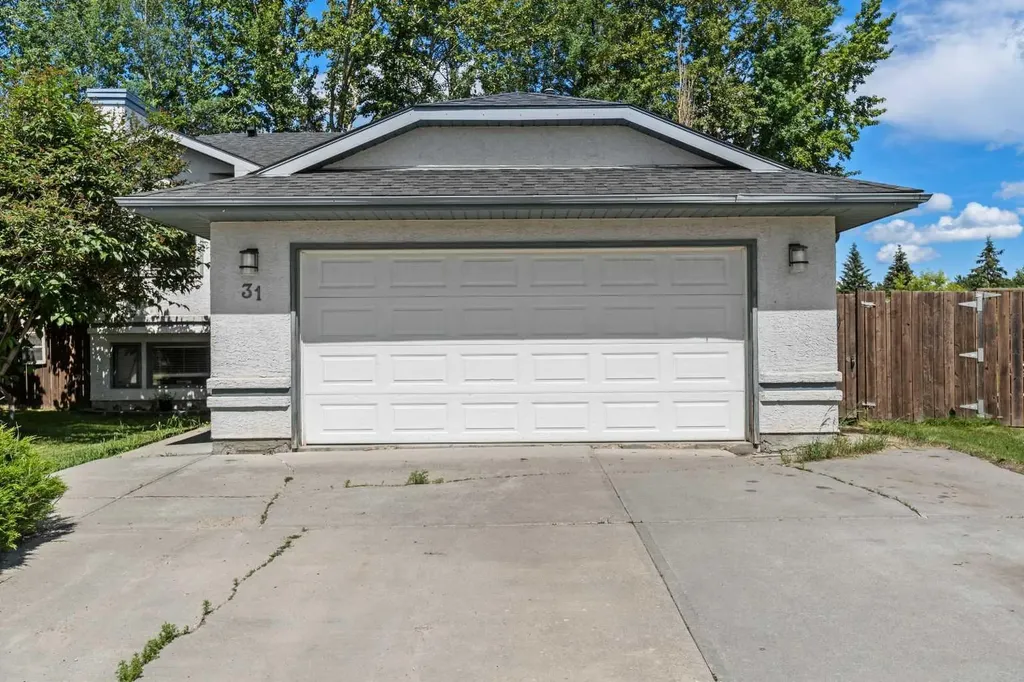31 Steward Drive Whitecourt AB T7S 1R1