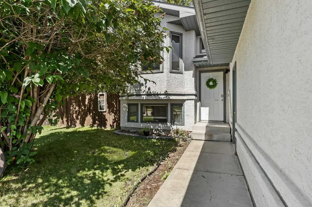 31 Steward Drive Whitecourt AB T7S 1R1