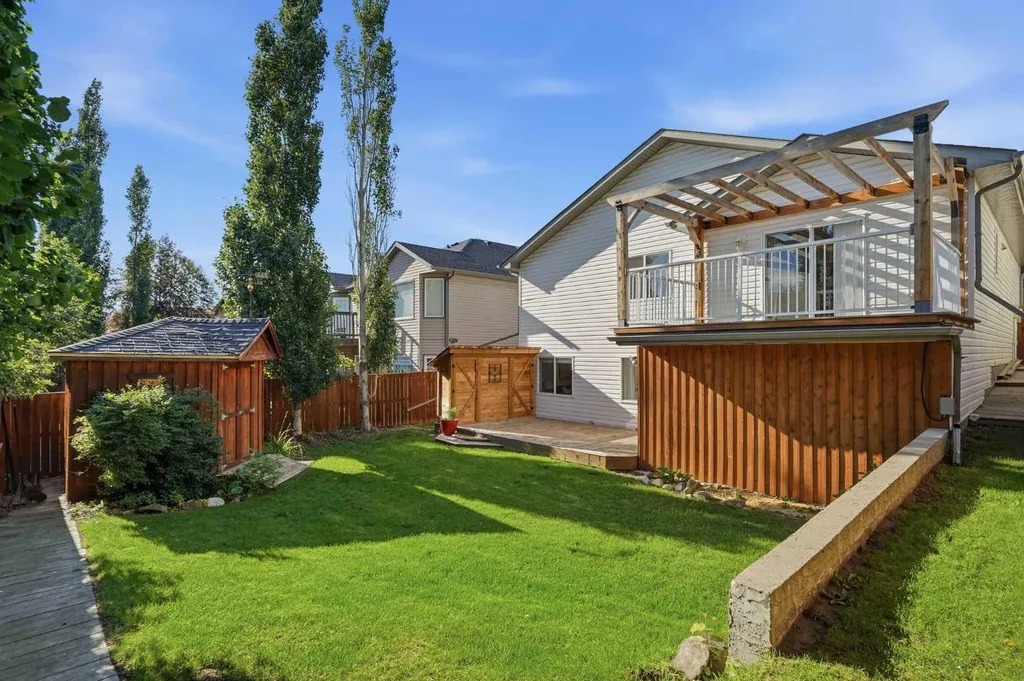 412 Highland Close Strathmore AB T1P 1X3