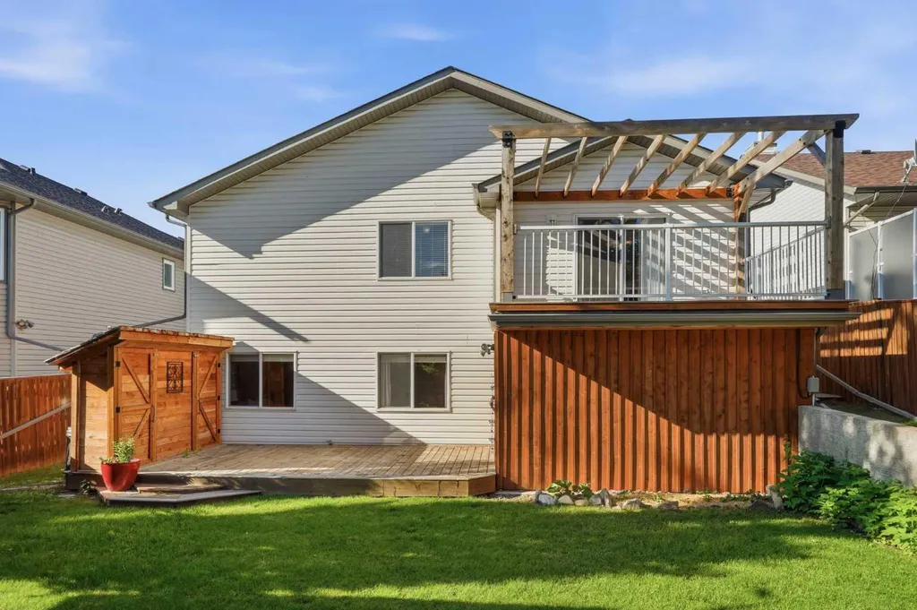 412 Highland Close Strathmore AB T1P 1X3