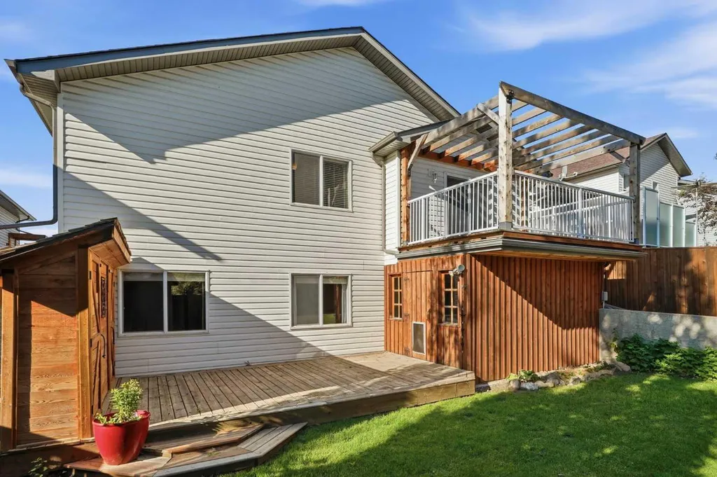 412 Highland Close Strathmore AB T1P 1X3