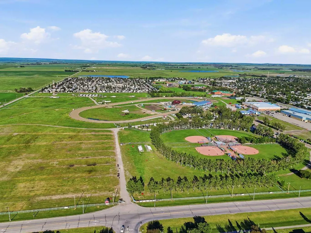 412 Highland Close Strathmore AB T1P 1X3
